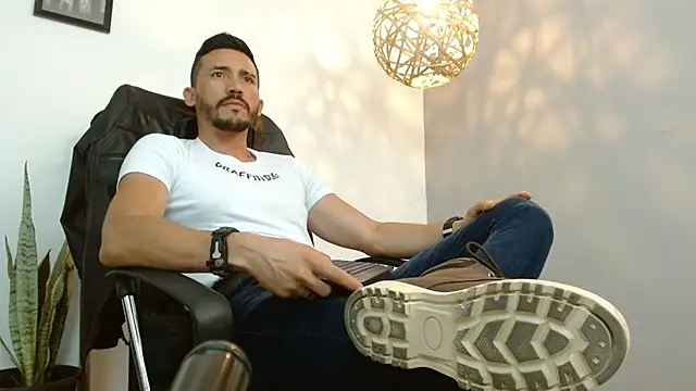 Snapshot of Reiko_85_ chatting on 02.01.25 Reiko 85 online show from 02.01.25