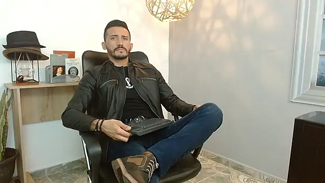 Snapshot of Reiko_85_ chatting on 02.04.25 Reiko 85 online show from 02.04.25