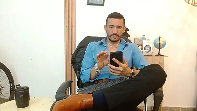 Snapshot of Reiko_85_ chatting on 10.01.25 Reiko 85 online show from 10.01.25