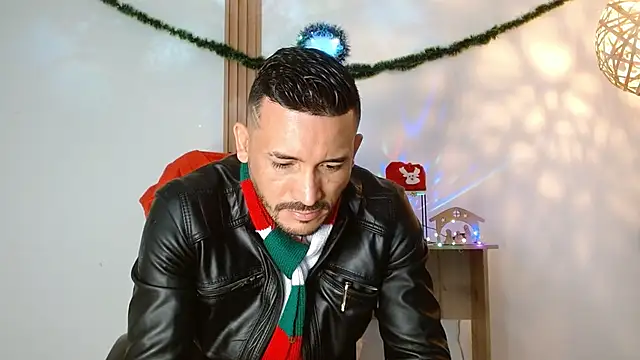 Snapshot of Reiko_85_ chatting on 12.02.25 Reiko 85 online show from 12.02.25