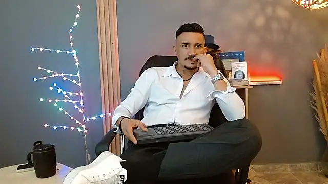 Snapshot of Reiko_85_ chatting on 02.10.26 Reiko 85 online show from 02.10.26