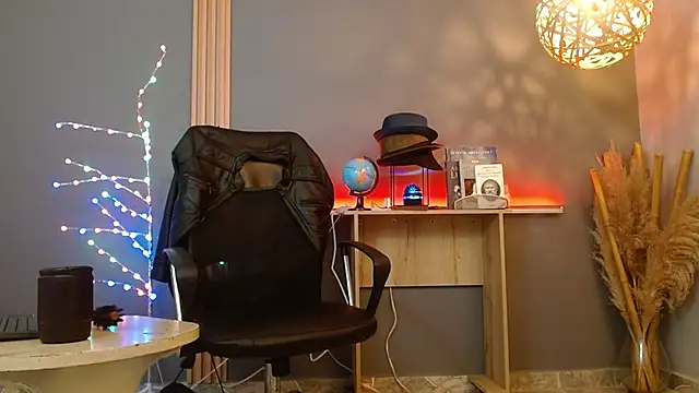 Snapshot of Reiko_85_ chatting on 02.11.26 Reiko 85 online show from 02.11.26