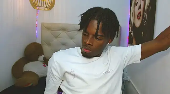 Snapshot of royce_ebony chatting on 12.12.24 royce ebony online show from 12.12.24