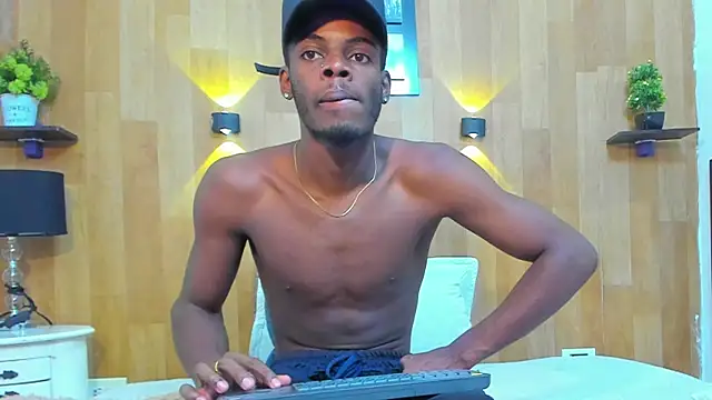 Snapshot of royce_ebony chatting on 02.21.25 royce ebony online show from 02.21.25