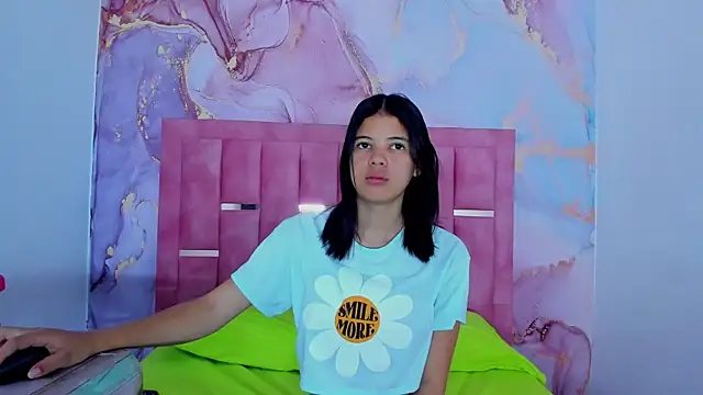 Snapshot of LizzMartin chatting on 12.15.24 LizzMartin online show from 12.15.24