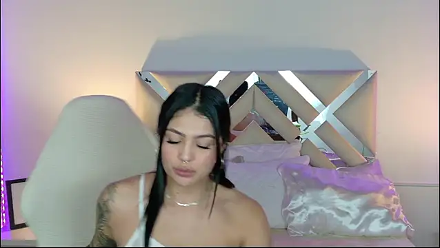 Snapshot of Mara_Saenzz chatting on 12.23.24 Mara Saenzz online show from 12.23.24