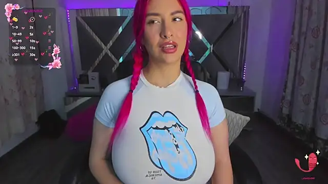 Snapshot of Malala_18 chatting on 11.19.25 Malala 18 online show from 11.19.25