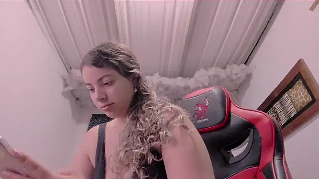 Snapshot of Lauu_G chatting on 09.17.25 Lauu G online show from 09.17.25