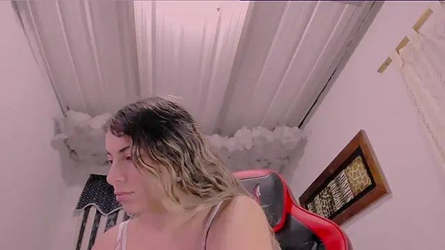 Snapshot of Lauu_G chatting on 09.18.25 Lauu G online show from 09.18.25