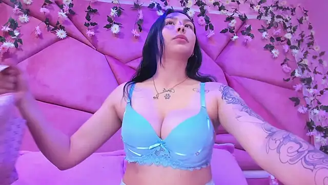 Snapshot of ChloeeTompson_ chatting on 03.11.25 ChloeeTompson online show from 03.11.25