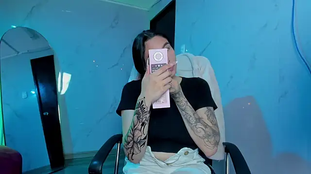 Snapshot of ChloeeTompson_ chatting on 10.02.25 ChloeeTompson online show from 10.02.25