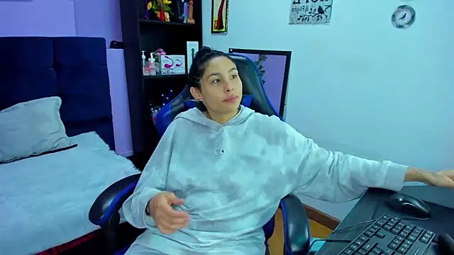 Snapshot of ChloeeTompson_ chatting on 10.24.25 ChloeeTompson online show from 10.24.25