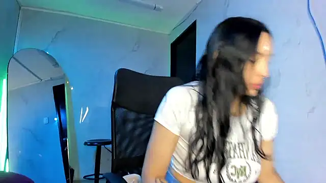 Snapshot of ChloeeTompson_ chatting on 10.25.25 ChloeeTompson online show from 10.25.25