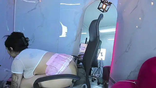 Snapshot of ChloeeTompson_ chatting on 11.09.25 ChloeeTompson online show from 11.09.25