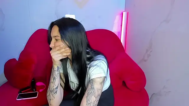 Snapshot of ChloeeTompson_ chatting on 11.11.25 ChloeeTompson online show from 11.11.25