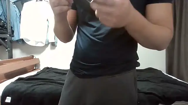 Snapshot of YU-KI00 chatting on 10.03.25 YU-KI00 online show from 10.03.25