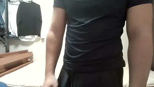 Snapshot of YU-KI00 chatting on 10.25.25 YU-KI00 online show from 10.25.25