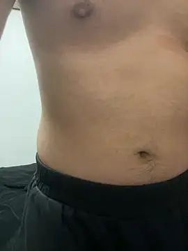 Snapshot of YU-KI00 chatting on 11.15.25 YU-KI00 online show from 11.15.25