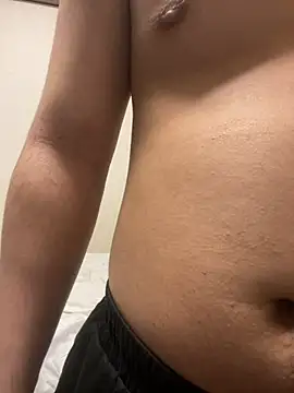 Snapshot of YU-KI00 chatting on 11.18.25 YU-KI00 online show from 11.18.25