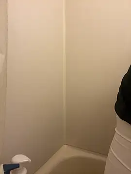 Snapshot of YU-KI00 chatting on 11.22.25 YU-KI00 online show from 11.22.25