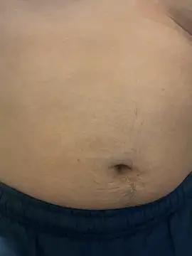 Snapshot of YU-KI00 chatting on 11.23.25 YU-KI00 online show from 11.23.25