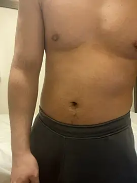 Snapshot of YU-KI00 chatting on 11.29.25 YU-KI00 online show from 11.29.25