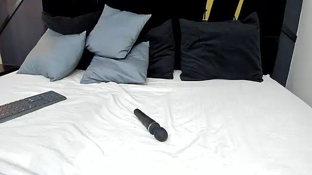 emilie xx  online show from 12.30.24