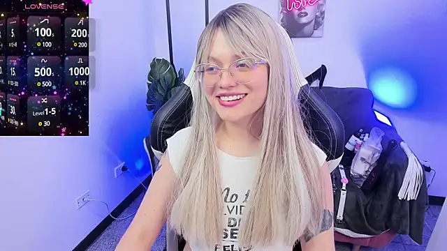 Snapshot of blackberrys_ chatting on 02.05.25 blackberrys online show from 02.05.25