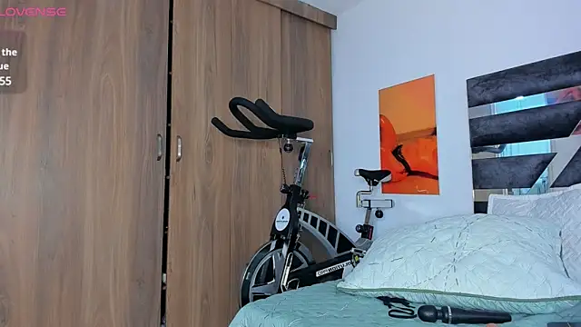 Snapshot of alexafit chatting on 02.26.25 alexafit online show from 02.26.25