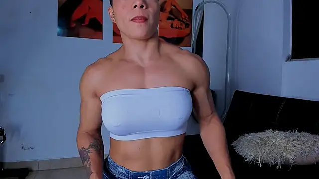 Snapshot of alexafit chatting on 10.17.25 alexafit online show from 10.17.25