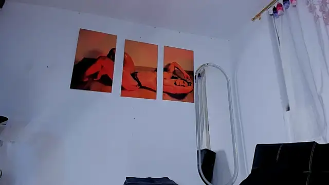 Snapshot of alexafit chatting on 10.30.25 alexafit online show from 10.30.25