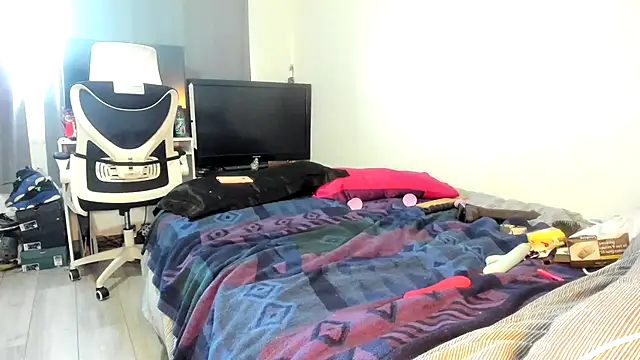 ENGLISHEMILY 69 online show from 01.30.25