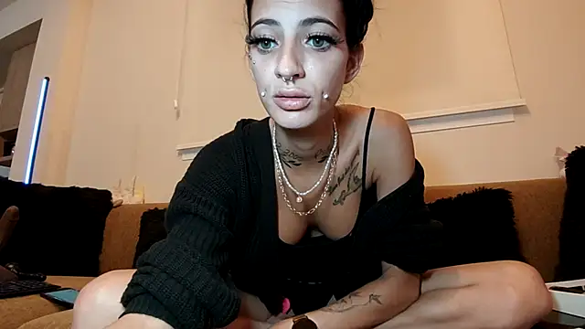 Snapshot of mrs_skinny_goddess chatting on 11.08.25 mrs skinny goddess online show from 11.08.25