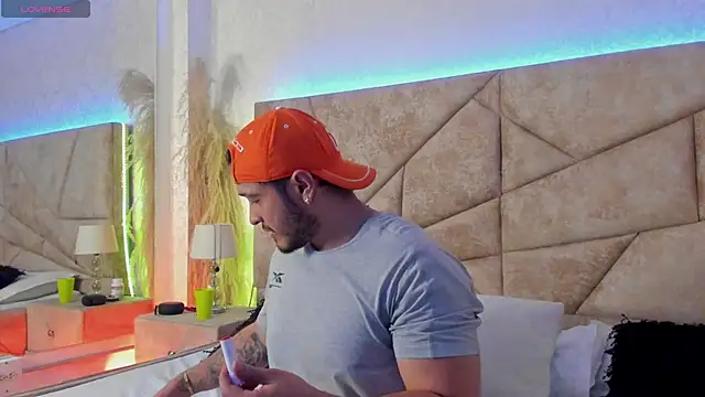 Snapshot of JossAckland chatting on 02.18.26 JossAckland online show from 02.18.26