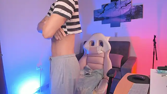 Snapshot of odelei chatting on 02.26.25 odelei online show from 02.26.25