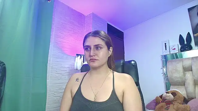 Snapshot of dakota_Robbins_ chatting on 11.20.25 dakota Robbins online show from 11.20.25