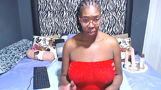 Snapshot of KinkyTall85 chatting on 03.03.25 KinkyTall85 online show from 03.03.25