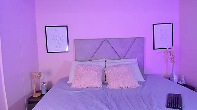 Snapshot of Emilyh_ chatting on 09.15.25 Emilyh online show from 09.15.25