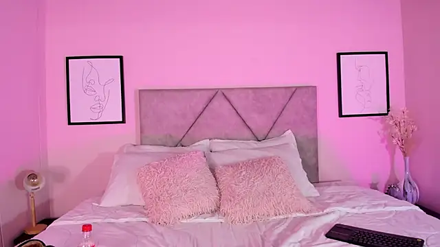 Snapshot of Emilyh_ chatting on 10.23.25 Emilyh online show from 10.23.25