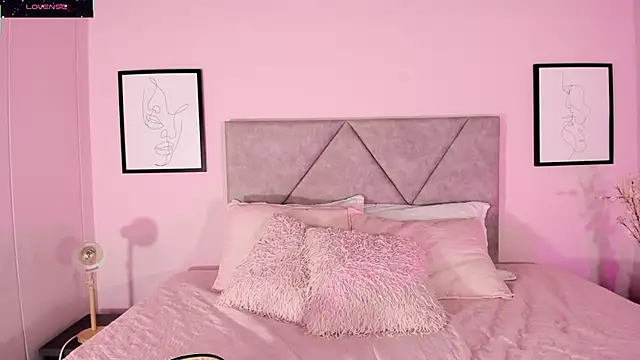 Snapshot of Emilyh_ chatting on 11.24.25 Emilyh online show from 11.24.25