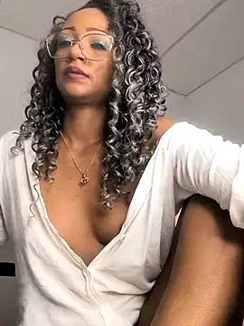 Snapshot of Amaliu_ chatting on 02.28.25 Amaliu online show from 02.28.25