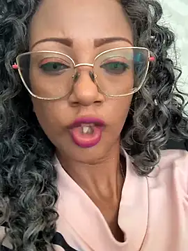 Snapshot of Amaliu_ chatting on 03.10.25 Amaliu online show from 03.10.25