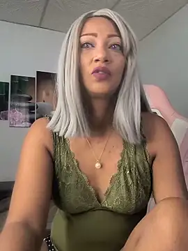 Snapshot of Amaliu_ chatting on 05.19.26 Amaliu online show from 05.19.26