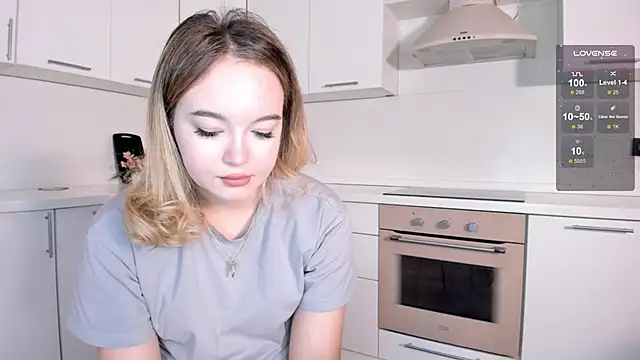 Snapshot of SheenaDollins chatting on 12.04.24 SheenaDollins online show from 12.04.24