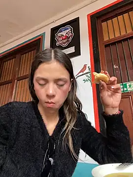 Snapshot of Petite_amor2 chatting on 11.03.25 Petite amor2 online show from 11.03.25