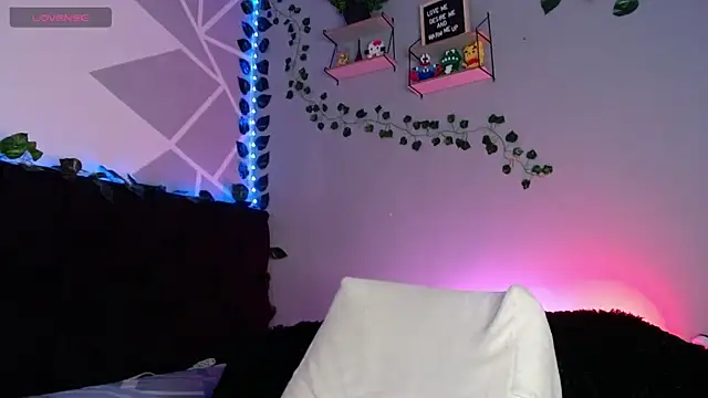 LyleBennett  online show from 12.08.24