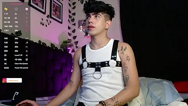 LyleBennett  online show from 02.09.25