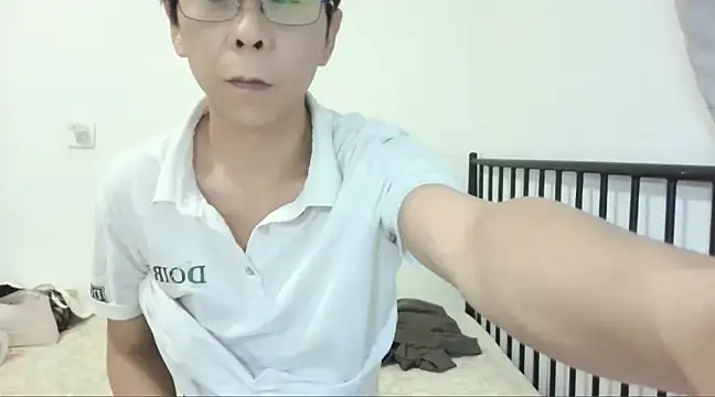 Snapshot of TGH521 chatting on 12.20.24 TGH521 online show from 12.20.24