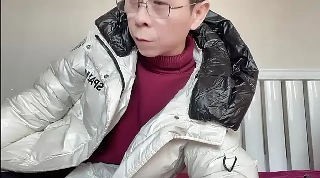 Snapshot of TGH521 chatting on 01.18.25 TGH521 online show from 01.18.25