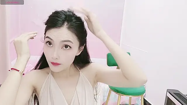 Snapshot of Mimiki-oo chatting on 02.18.25 Mimiki-oo online show from 02.18.25